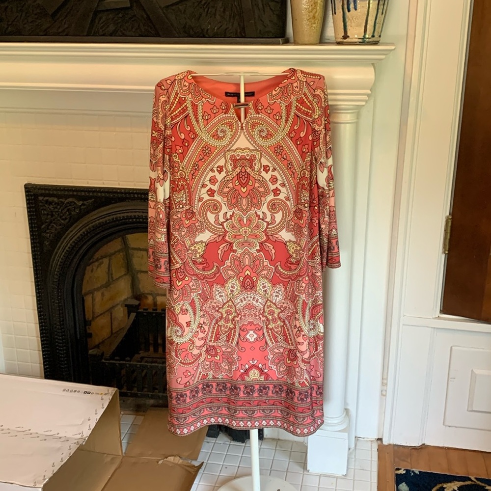 White House Black market fully lined paisley dress. Worn once or twice.